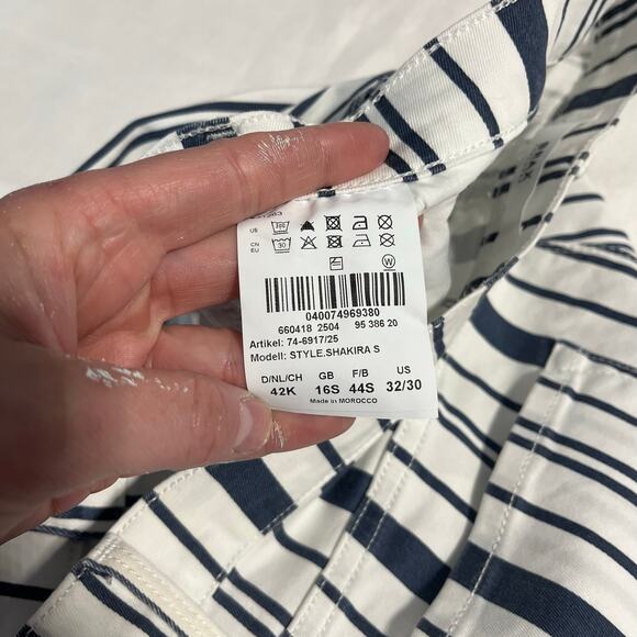 Brax Shakira Slim Fit Ankle Railroad Stripe Midrise Jeans women's Size 32x30 - Picture 4 of 6